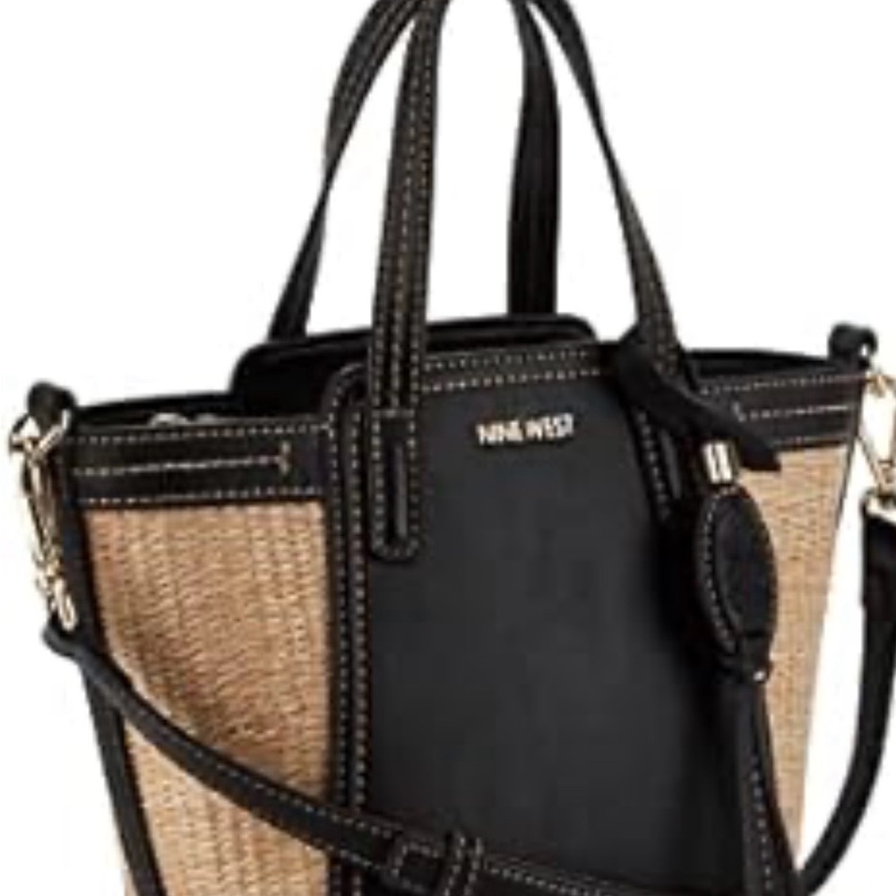 Nine West Black & Natural Woven Tote w Gold Hardware. never used. New wo
Tags.